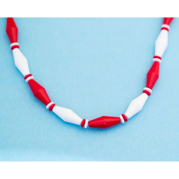 Vintage Red & White Beaded Necklace by Avon- 28 inch - N15 - Picture 1 of 4